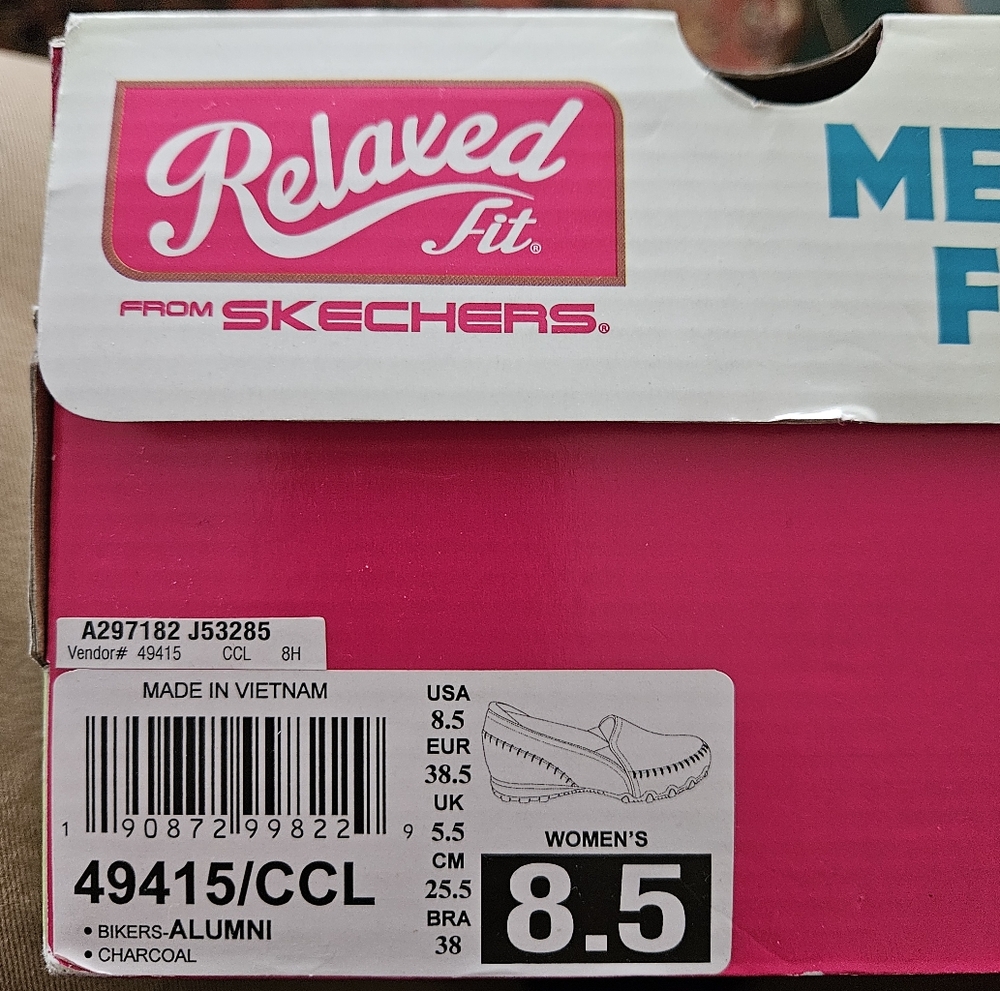 Skechers Slip ons Suede Leather Memory Foam Relaxed Fit Womens Size 8.5 NWT - Picture 2 of 7